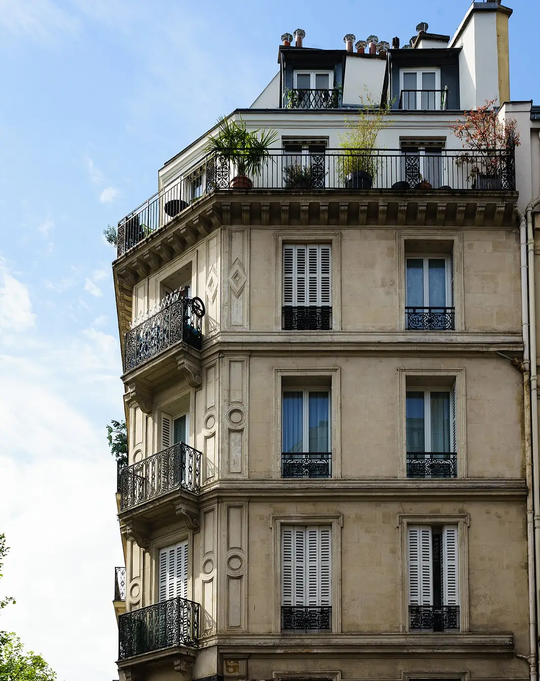 Angle d'un immeuble haussmannien rue de Rivoli
